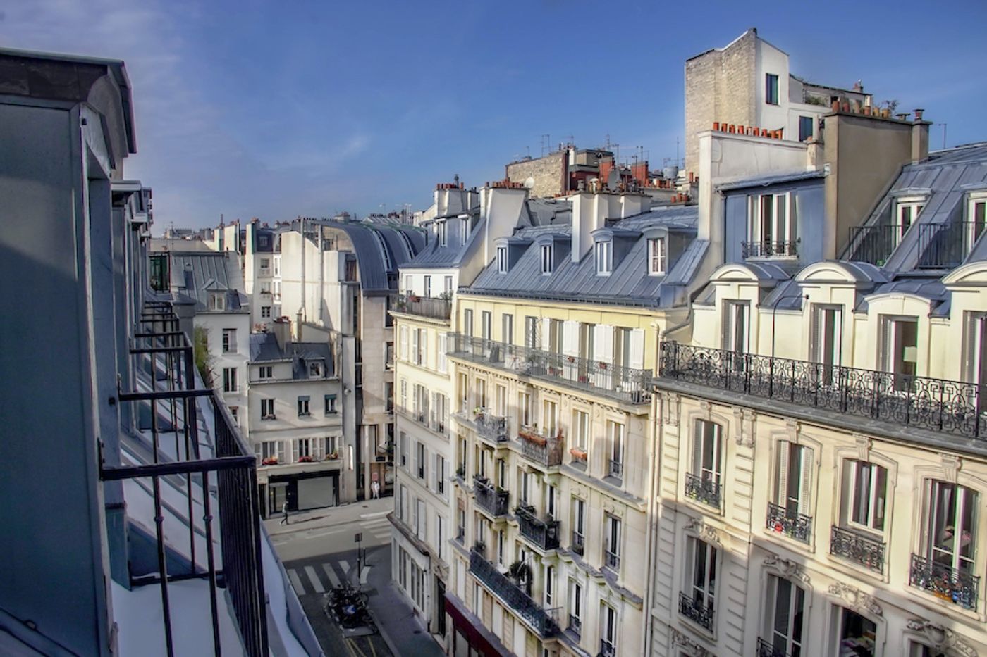 Hotel-Maison-Mere-Room-1