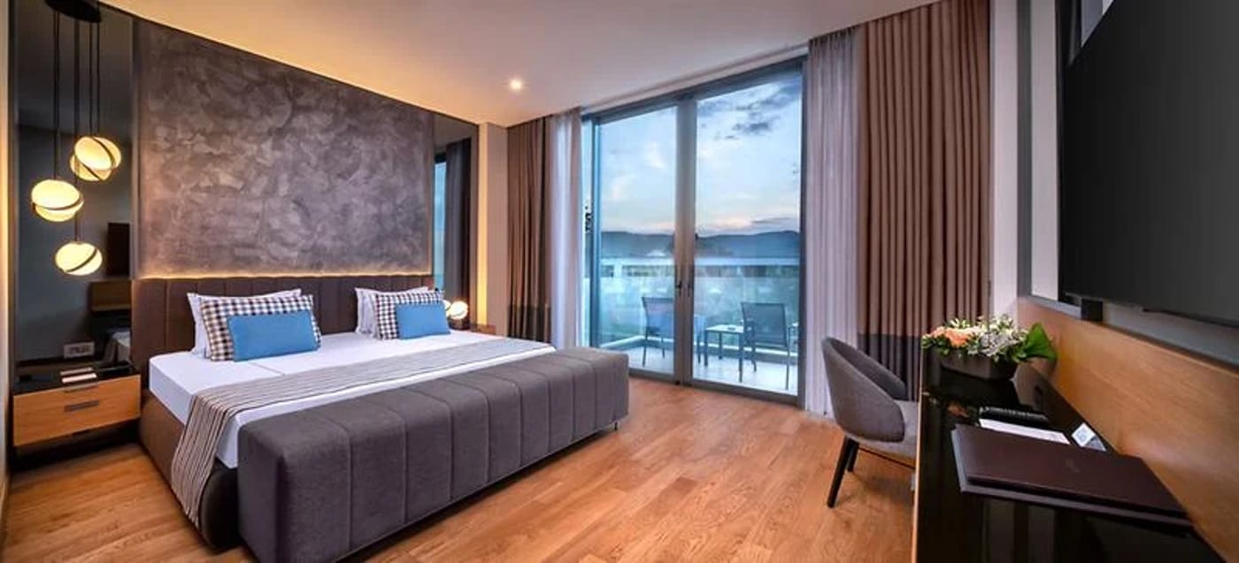 The Norm Collection Door'a 