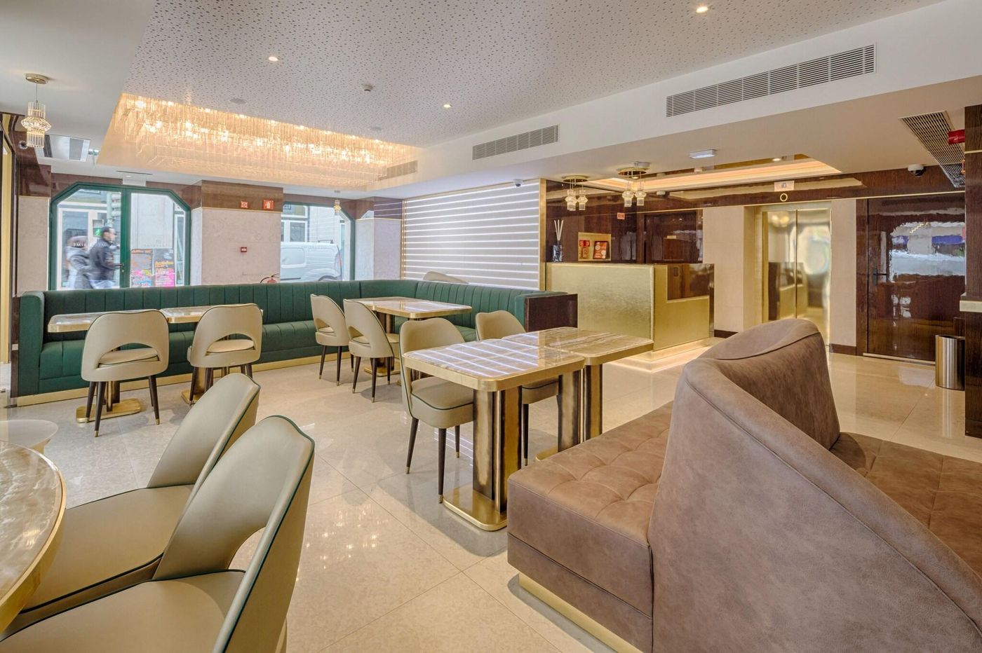 Meraprime-Gold-Design-Hotel-Lobby-12