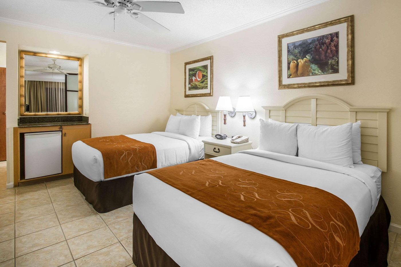Comfort-Suites-Paradise-Island-Room-26