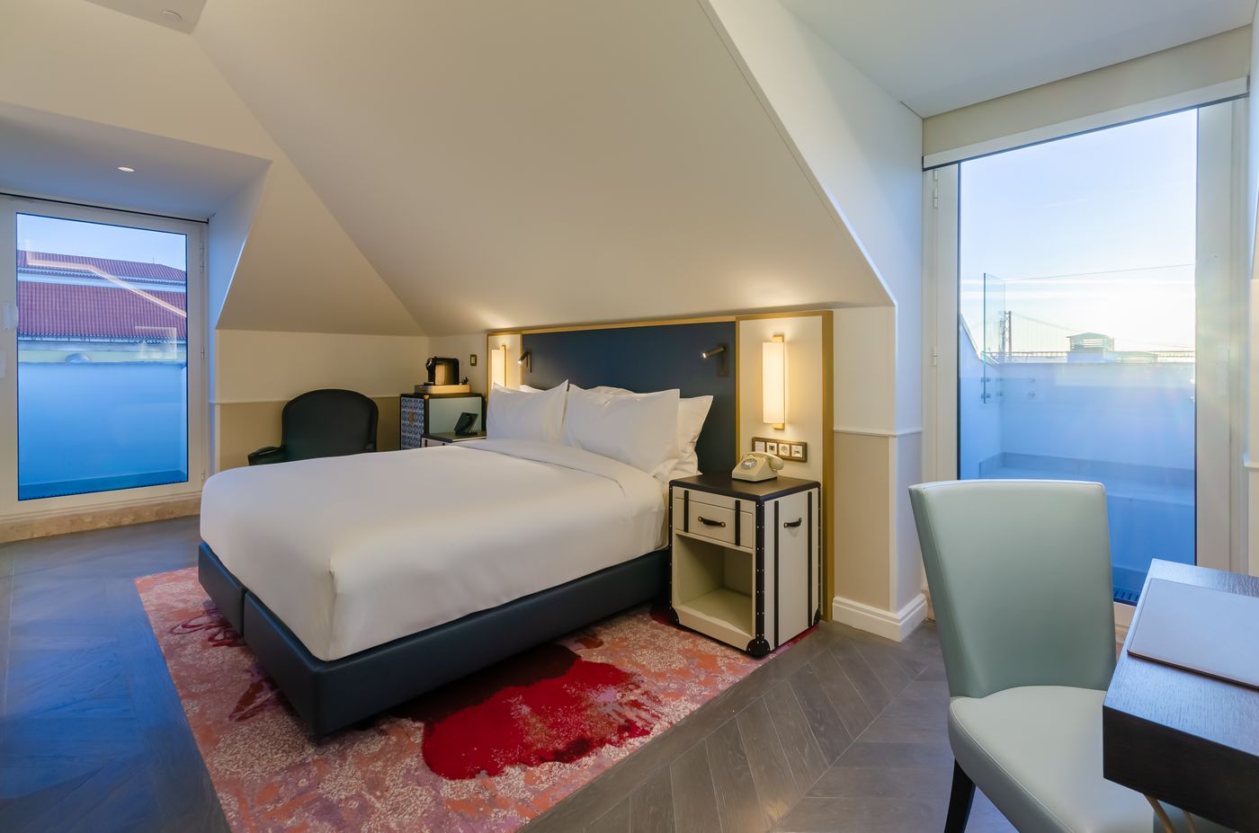 The-Emerald-House-Lisbon--Curio-Collection-by-Hilt-Room-10