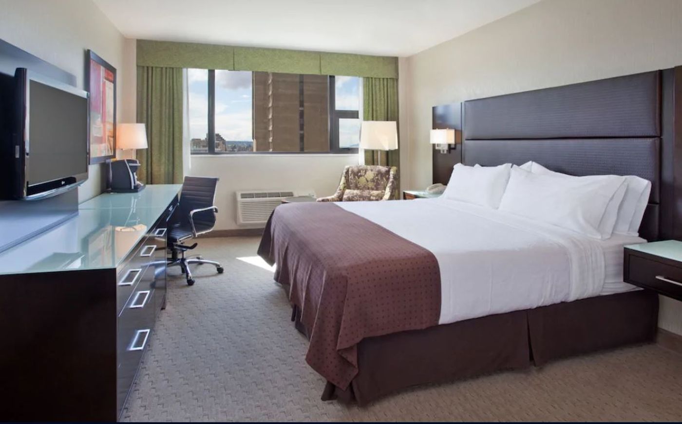 Holiday-Inn-Vancouver-Centre--Broadway--Room-23