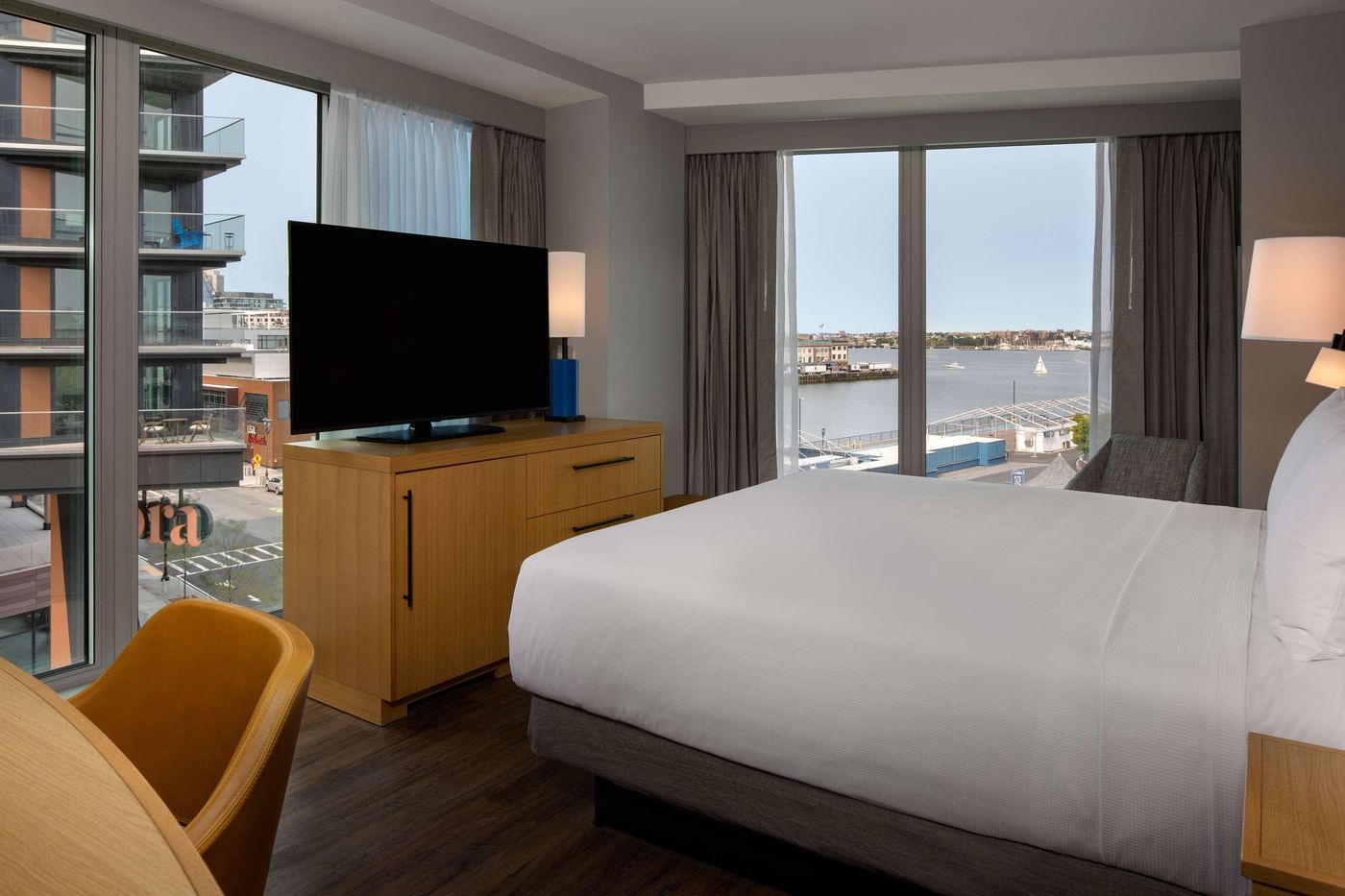 Hyatt-Place-Boston-seaport-district-Room-8
