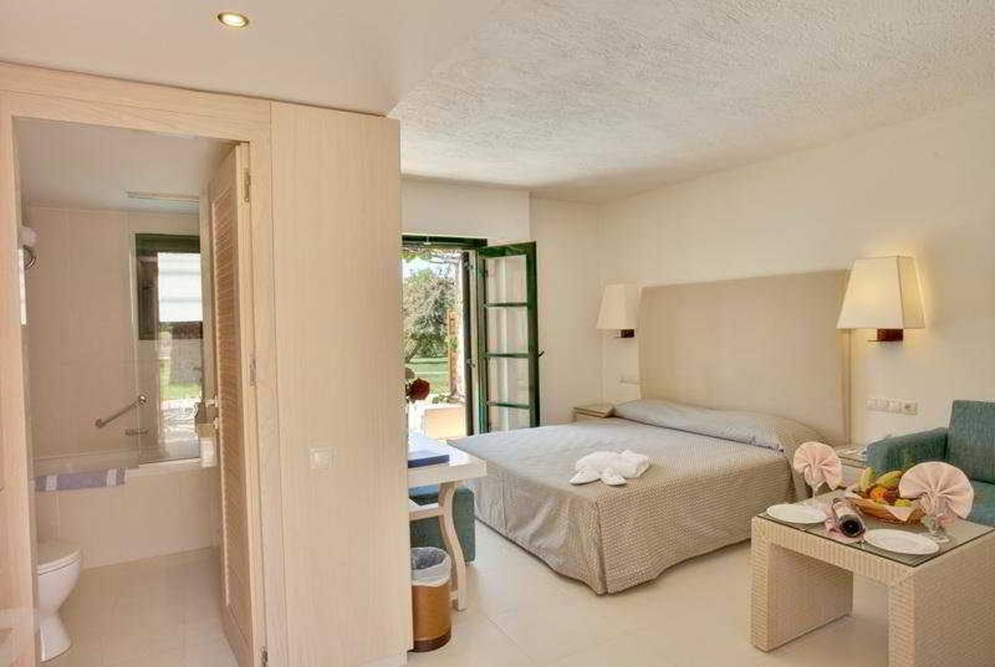 Zorbas-Village-and-Aquapark-Room-13