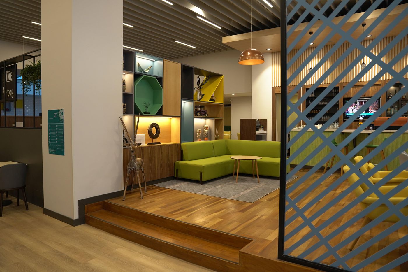 Doubletree-By-Hilton-Istanbul-Sirkeci-Lobby-5