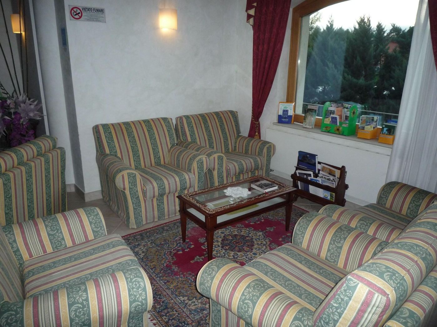 Albergo-Il-Giardino-Del-Rio-Lobby-8