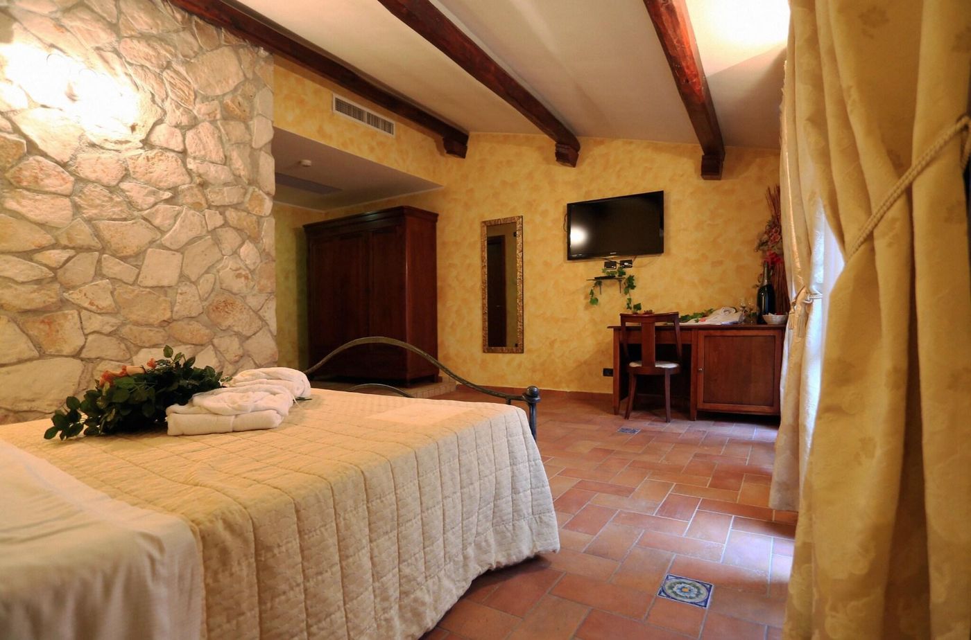 Hotel-L-Aquila-Room-15
