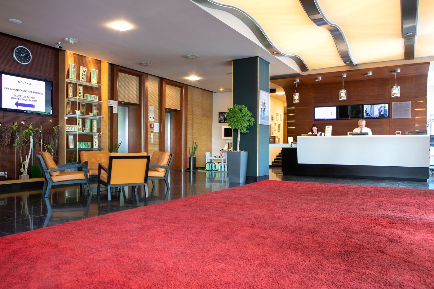 Novotel-Budapest-Danube-Lobby-3