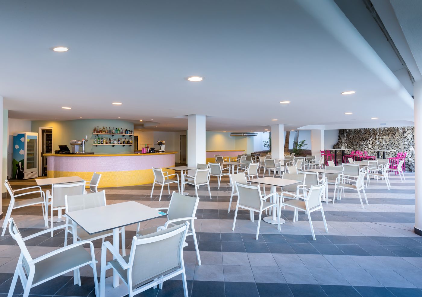 Allegro-Isora-Bar-44