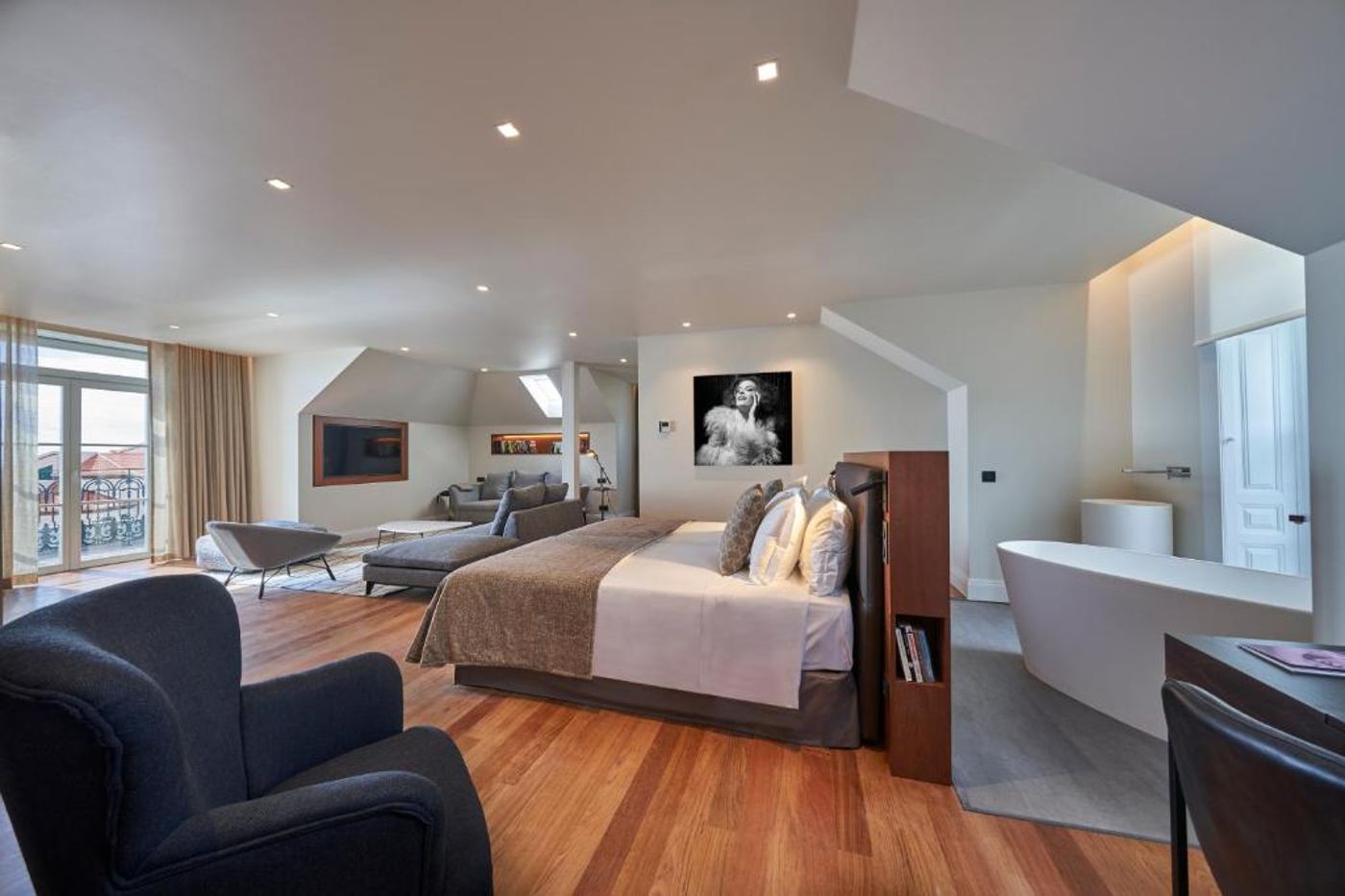 Les-Suites-at-The-Cliff-Bay-Room-16