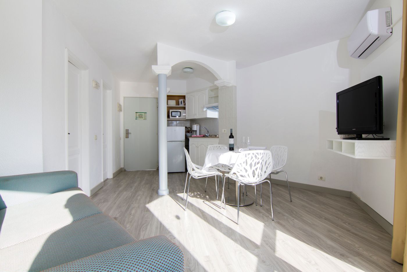 Checkin-Bungalows-Atlantida-Room-25