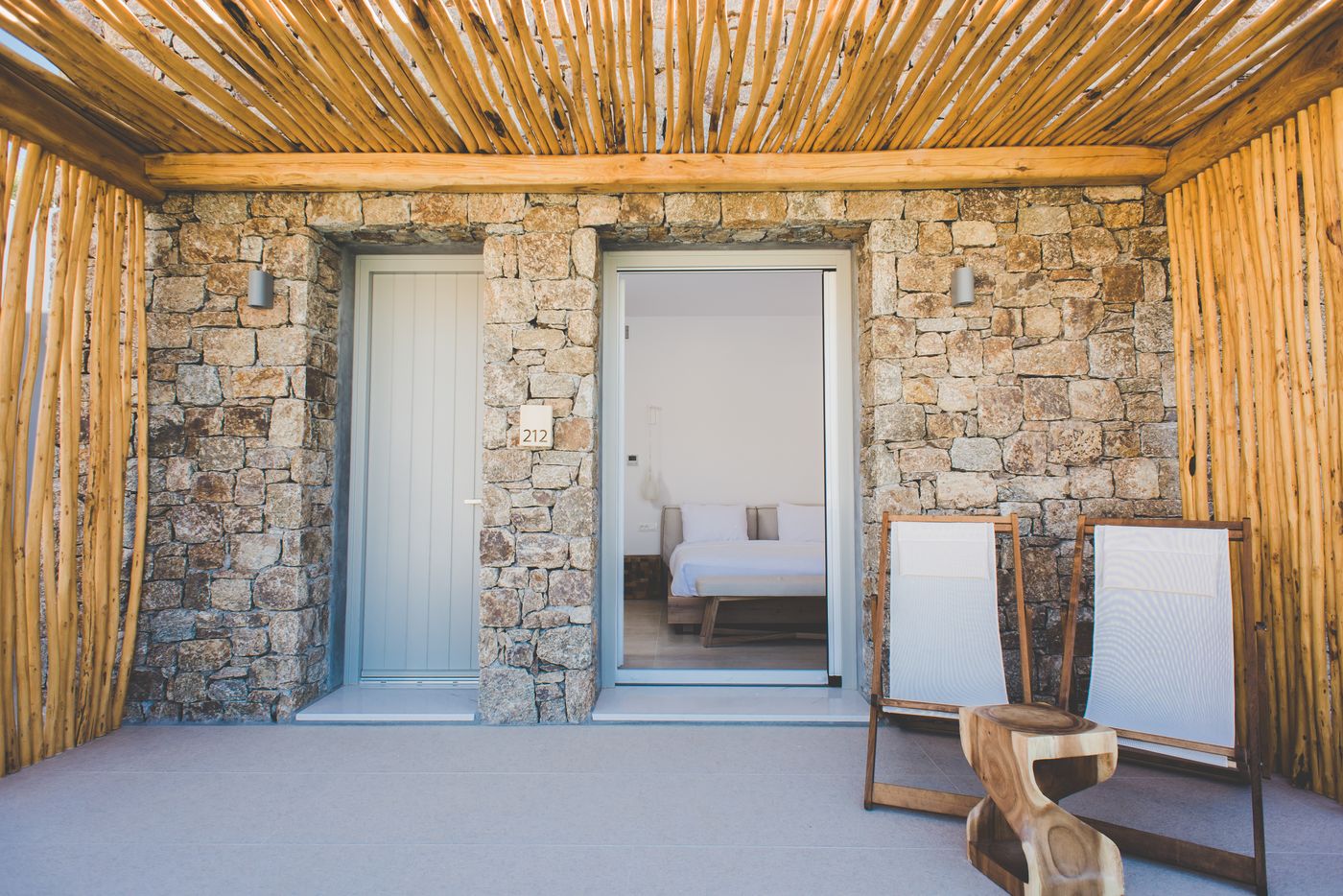 Super-Paradise-Hotel-Room-9