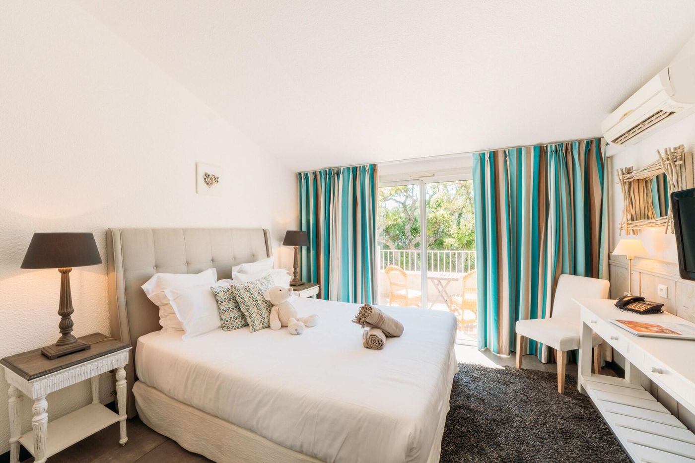 Font-Mourier-Hotel-Room-18