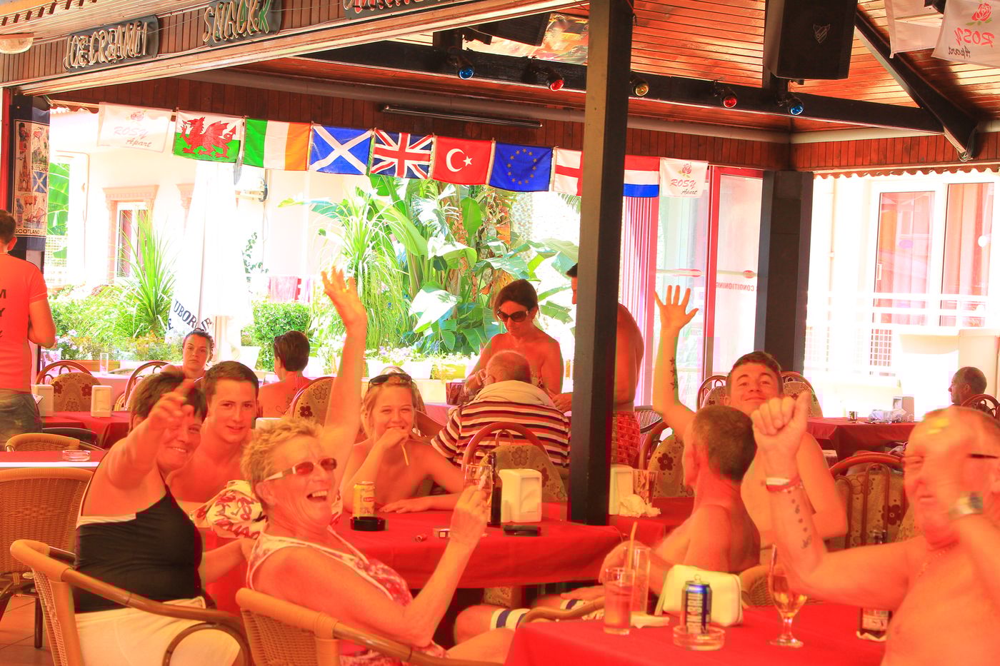 Rosy-Apart-Restaurant-17