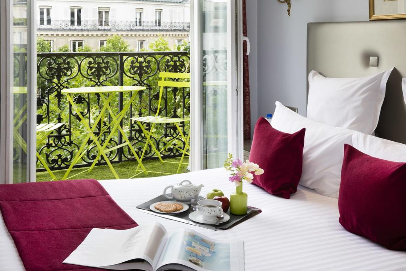 Hotel-Plaza-Elysees-Room-1