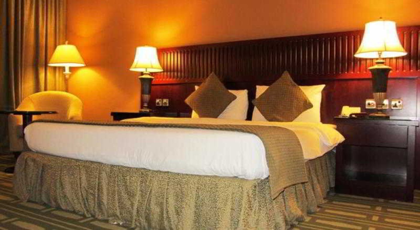 Golden-Tulip-Khatt-Springs-Hotel-and-Spa-Room-9