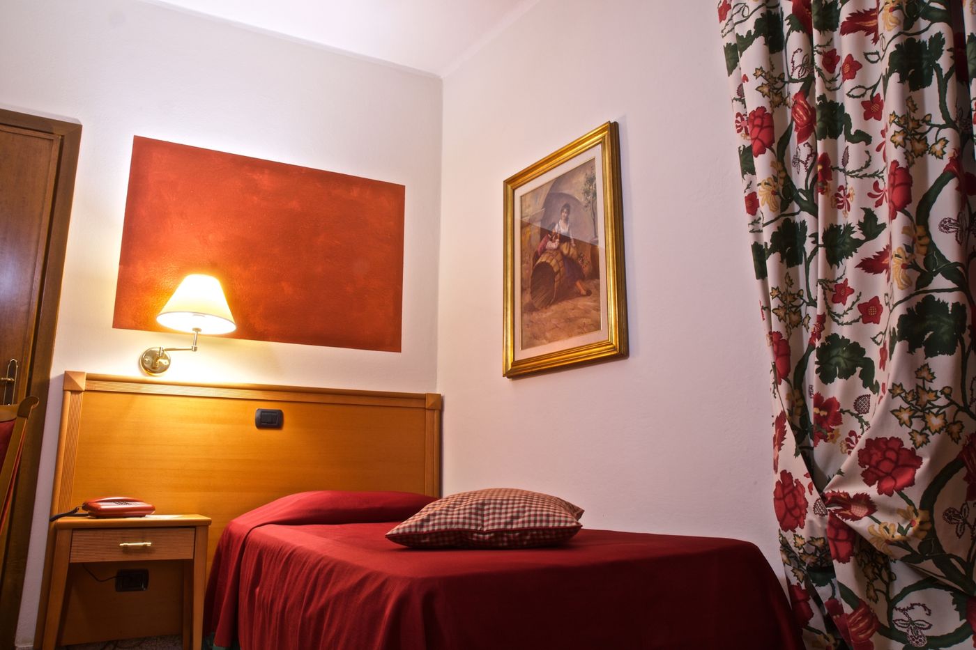 Hotel-La-Luna-Room-37