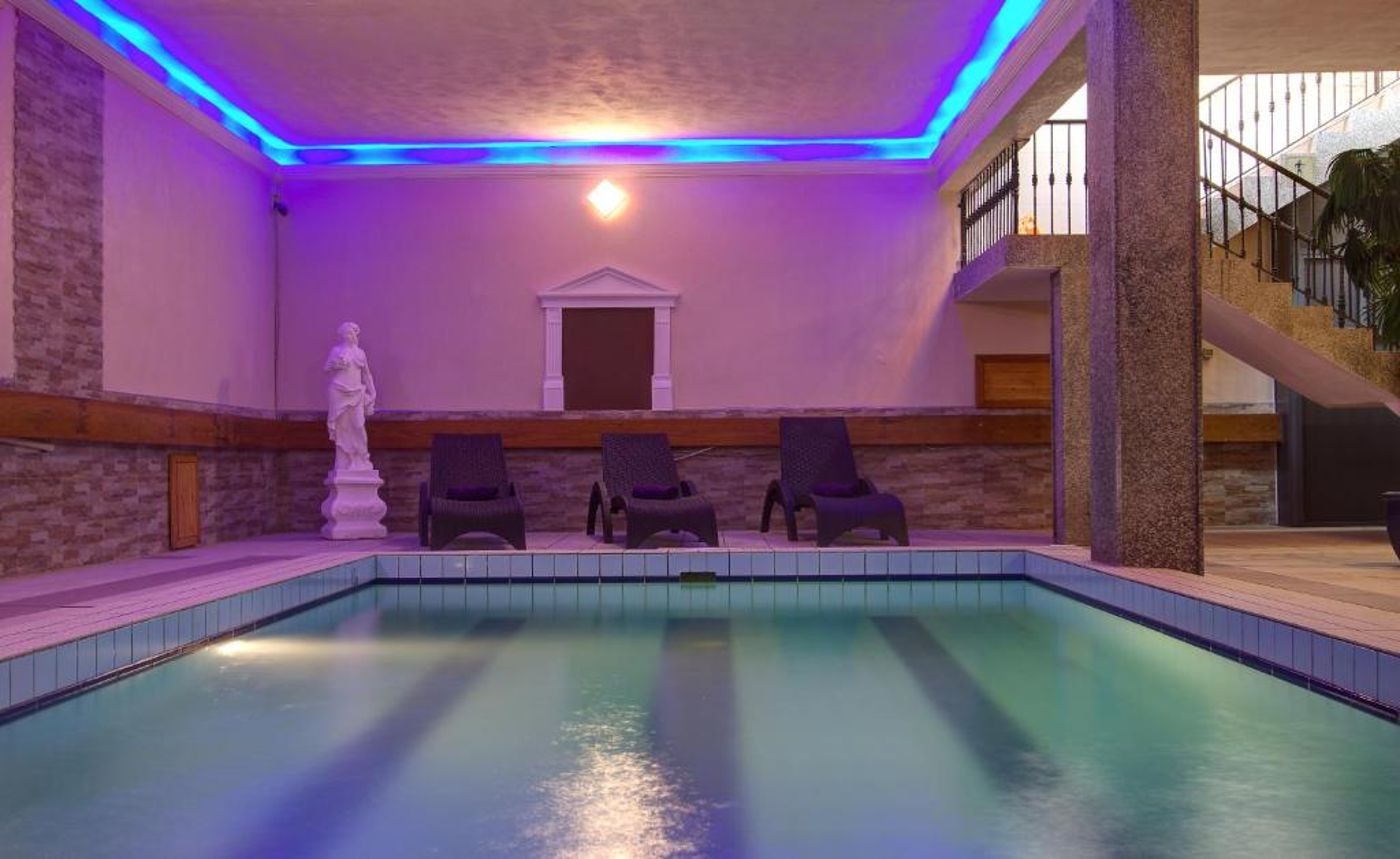 Canifor-Hotel-Pool-31