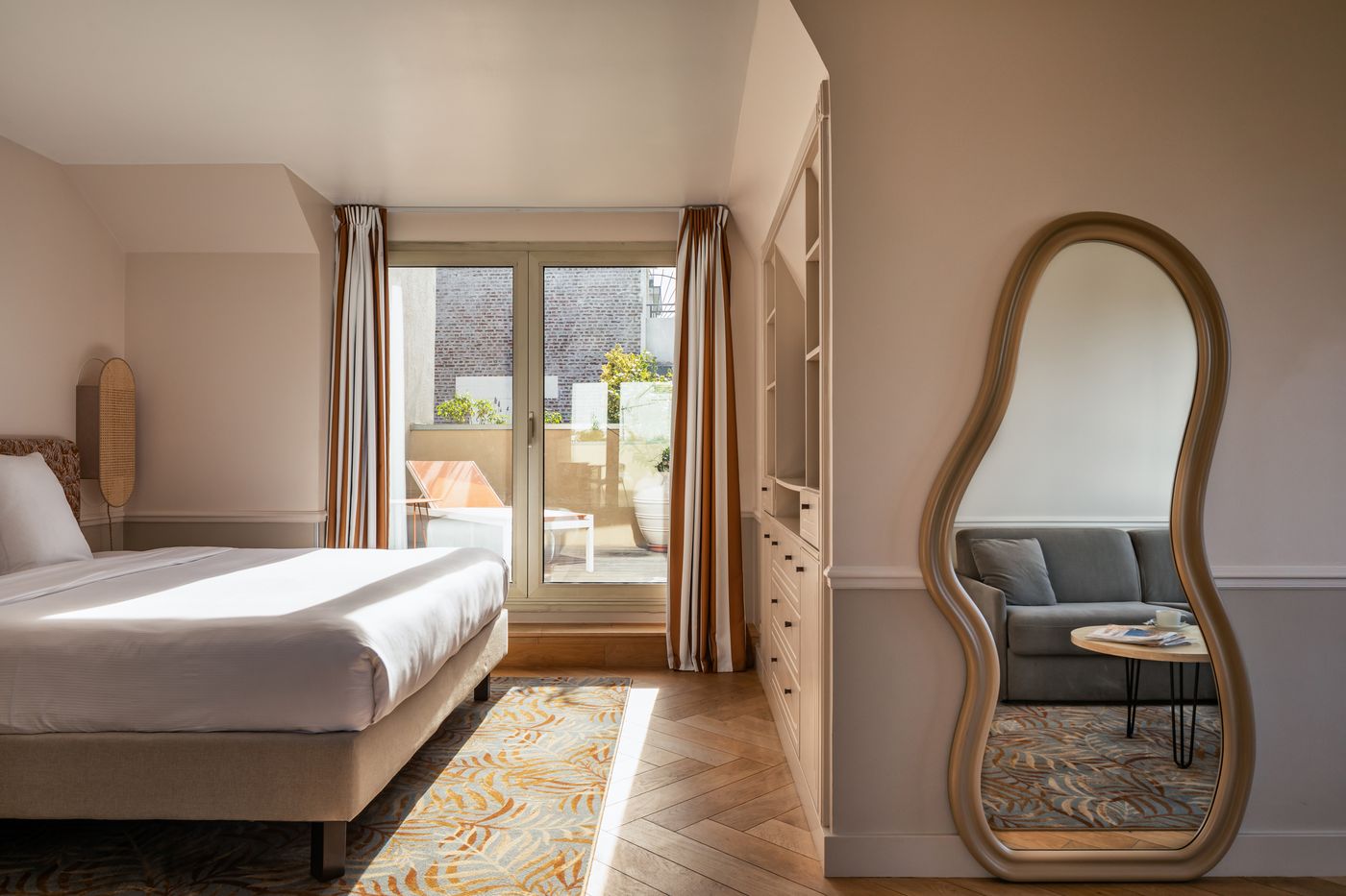 Royal-Garden-Champs-Elysees-Room-18