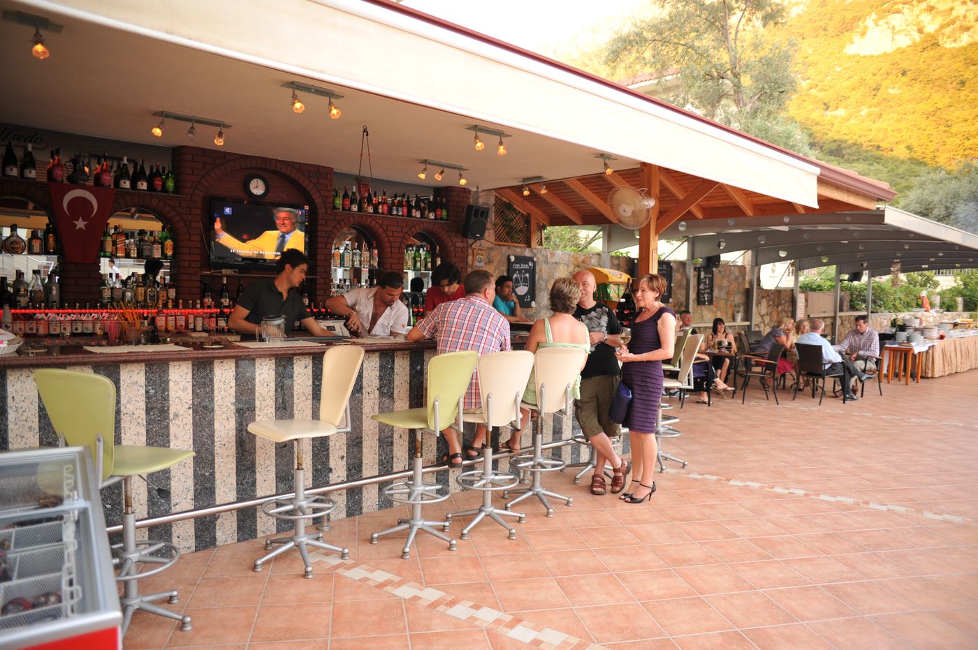 Belcehan-Deluxe-Bar-11