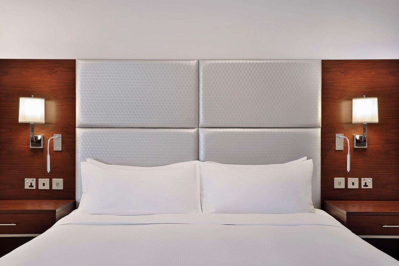 Hilton-Dubai-The-Walk-Room-44