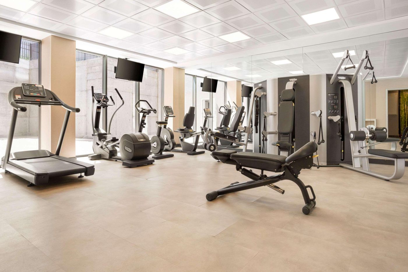 Ramada-by-Wyndham-Istanbul-Alibeykoy-Sports-and-Entertainment-39