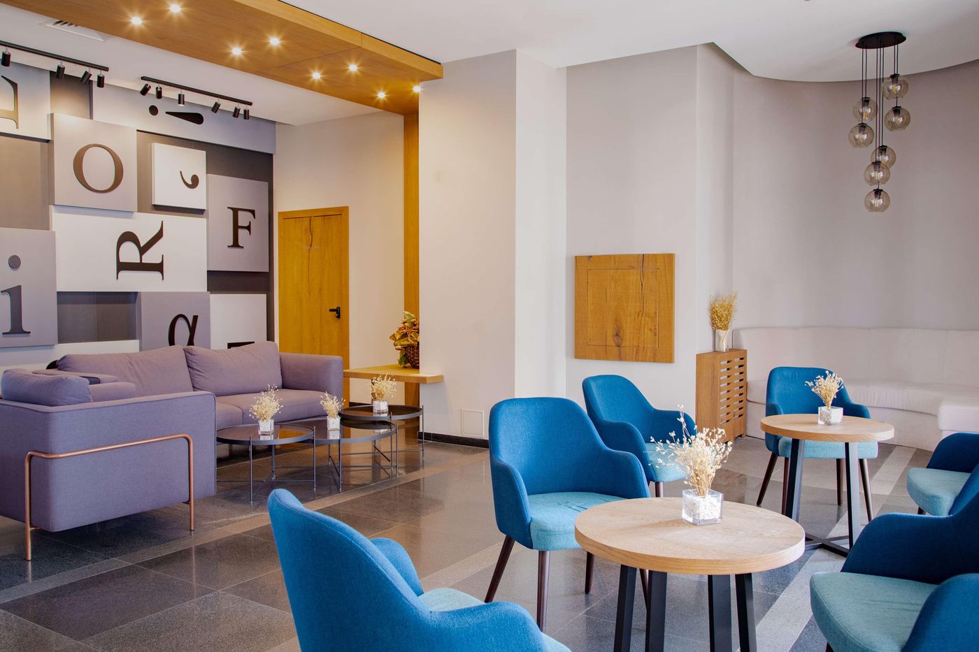 Metropolitan Sofia member of Radisson Individuals-Bulgaria-SOFIA-Lobby-8