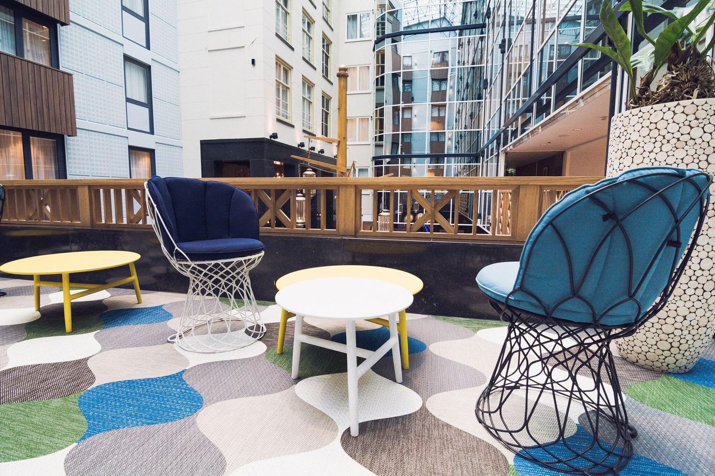 Radisson-Blu-Hotel-Amsterdam-Lobby-68