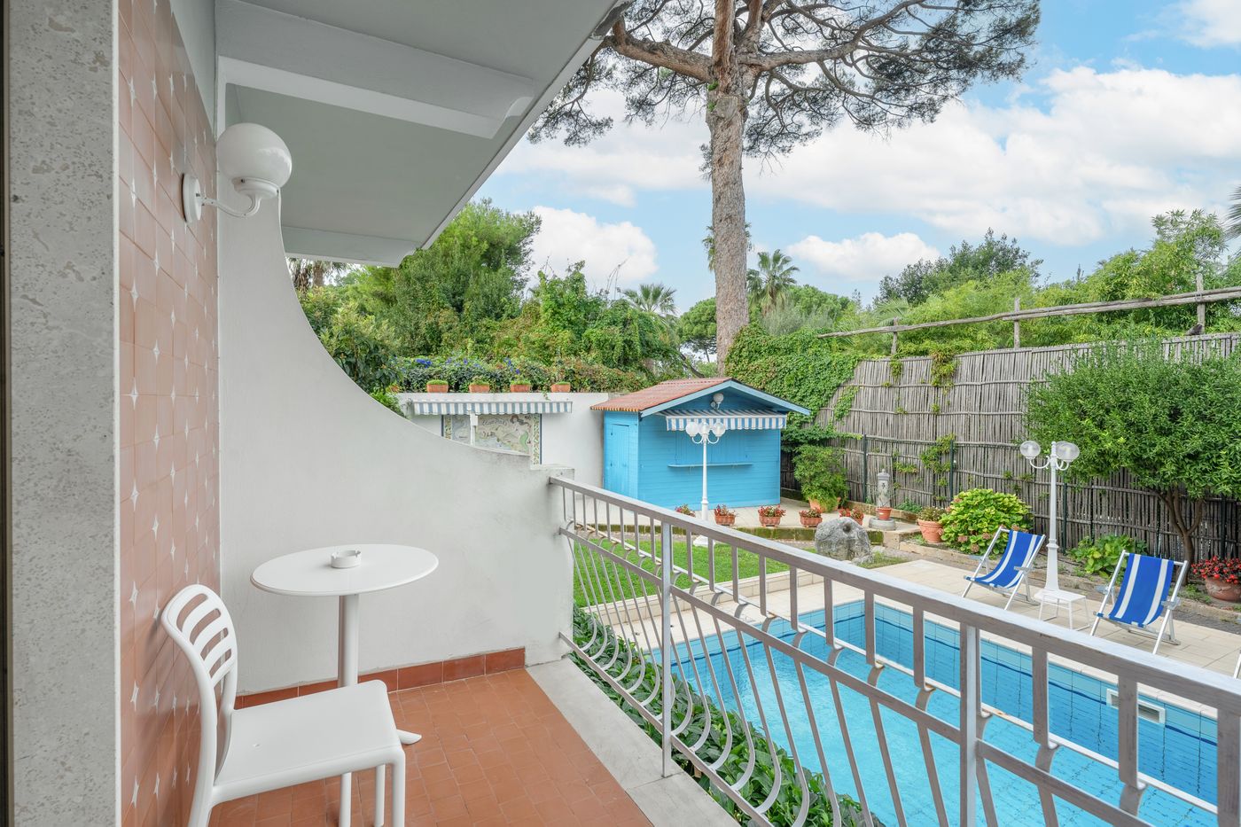 Eliseo-Park-s-Room-7