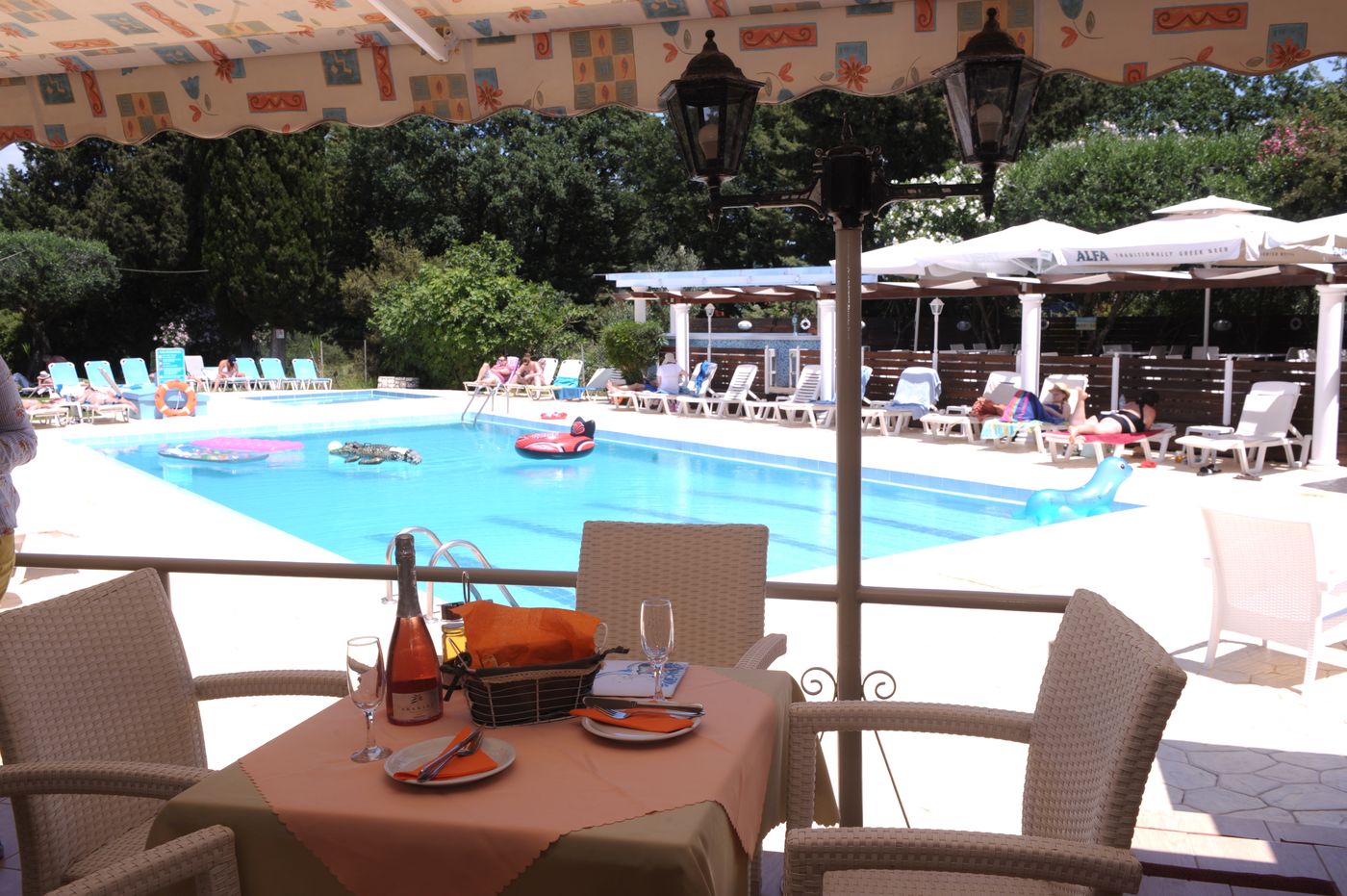 Katia-Apartments-Restaurant-10