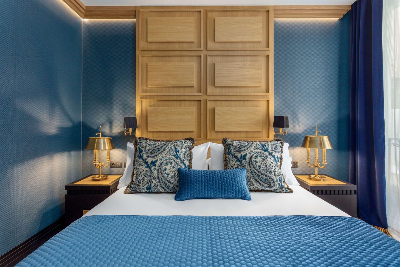 Room-Mate-Alba-Room-14