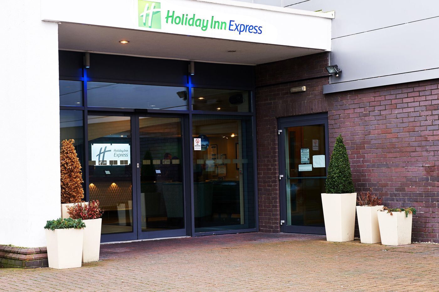 Holiday Inn Express Manchester Airport-United Kingdom-Manchester-General view-5