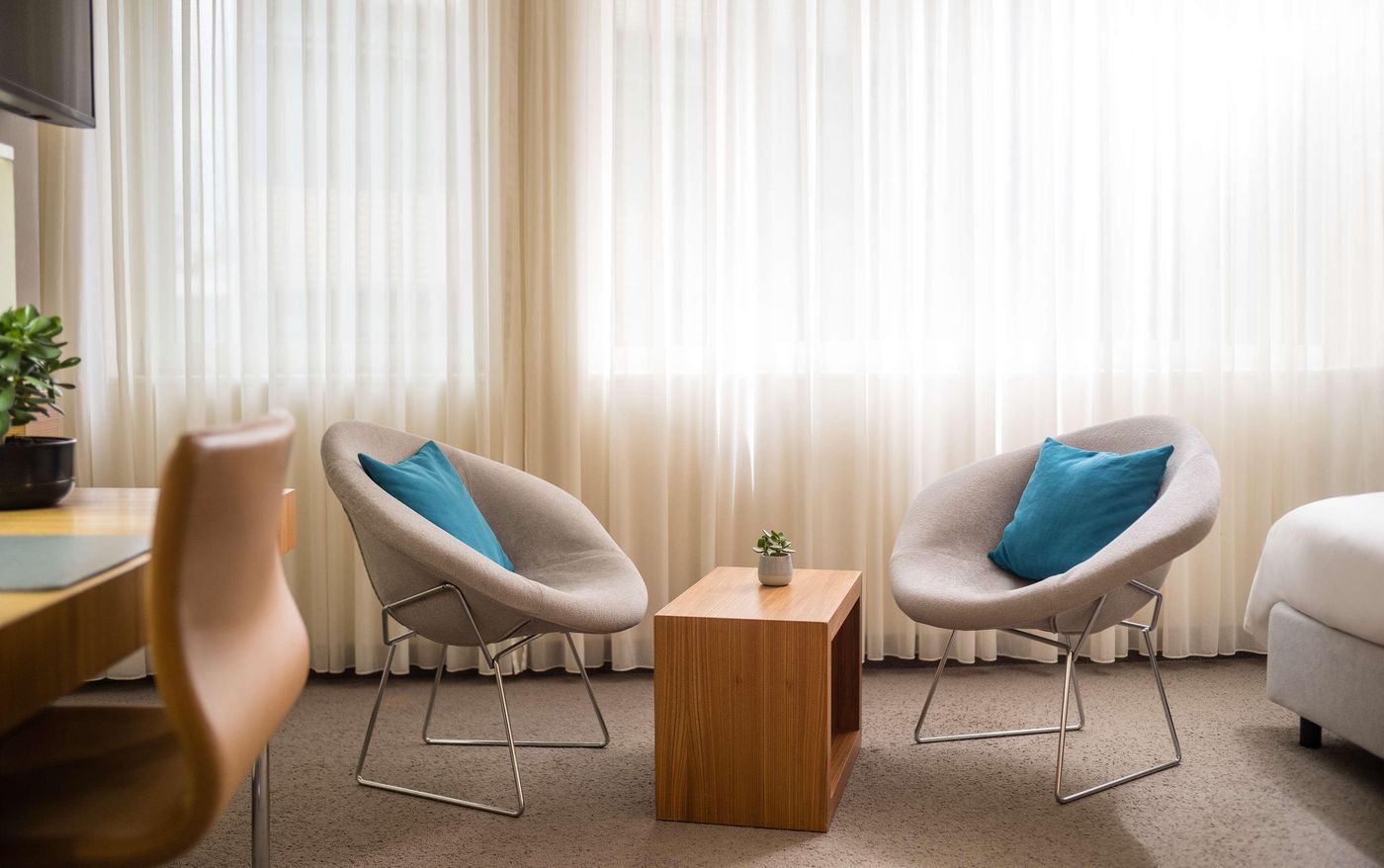 Lindner-Hotel-Berlin-Ku-damm--part-of-JdV-by-Hyatt-Room-9