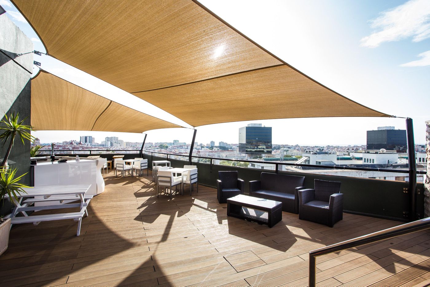 Holiday-Inn-Lisboa-Pool-60