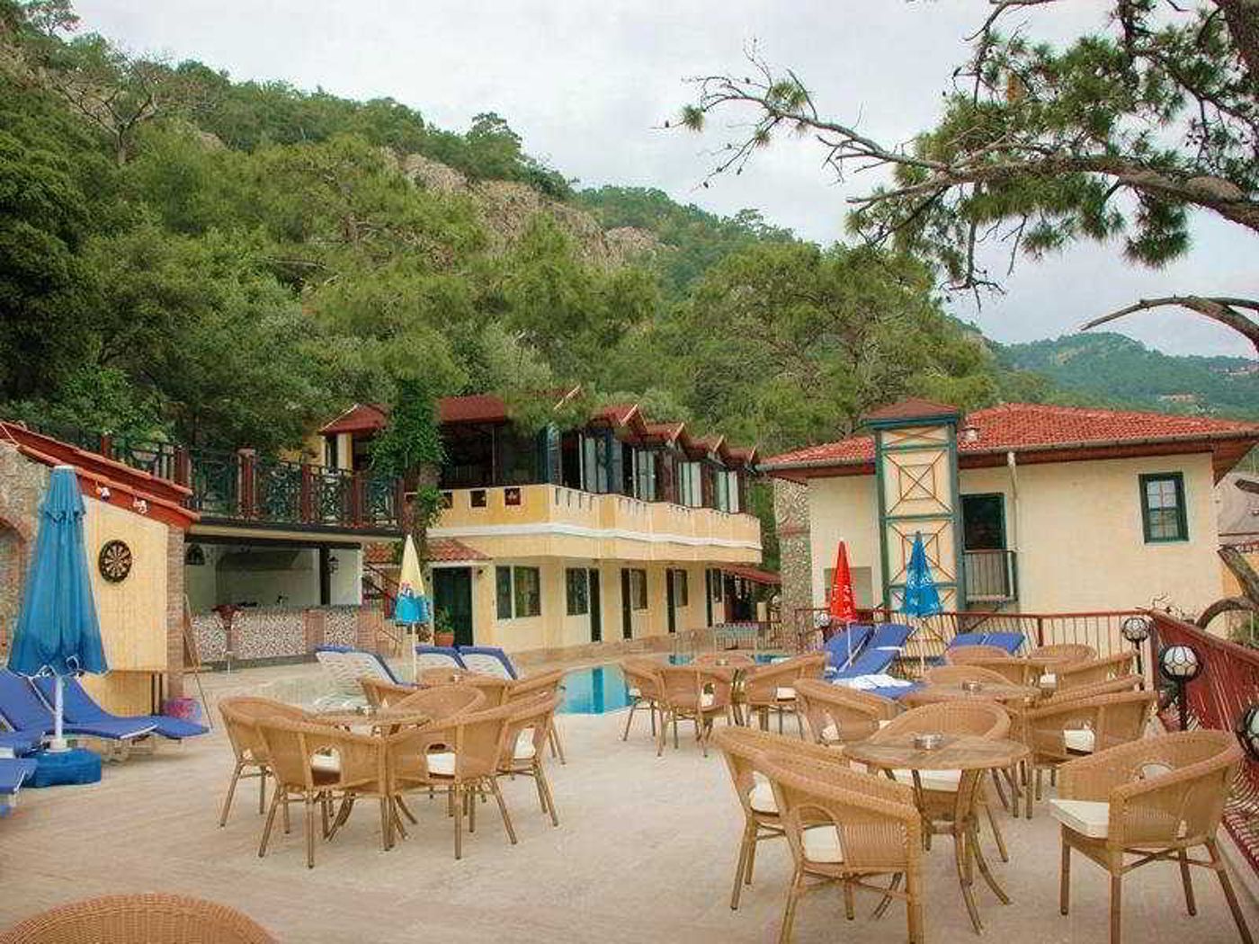 Belle-Vue-Hotel-Terrace-8