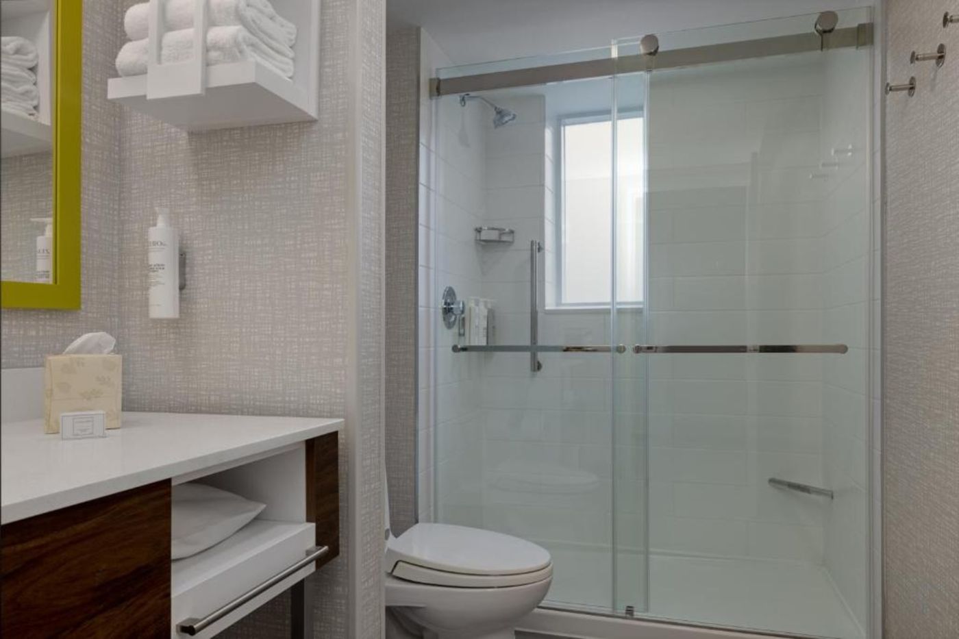 Hampton Inn & Suites by Hilton Toronto Downtown-Canada-TORONTO-Room-9