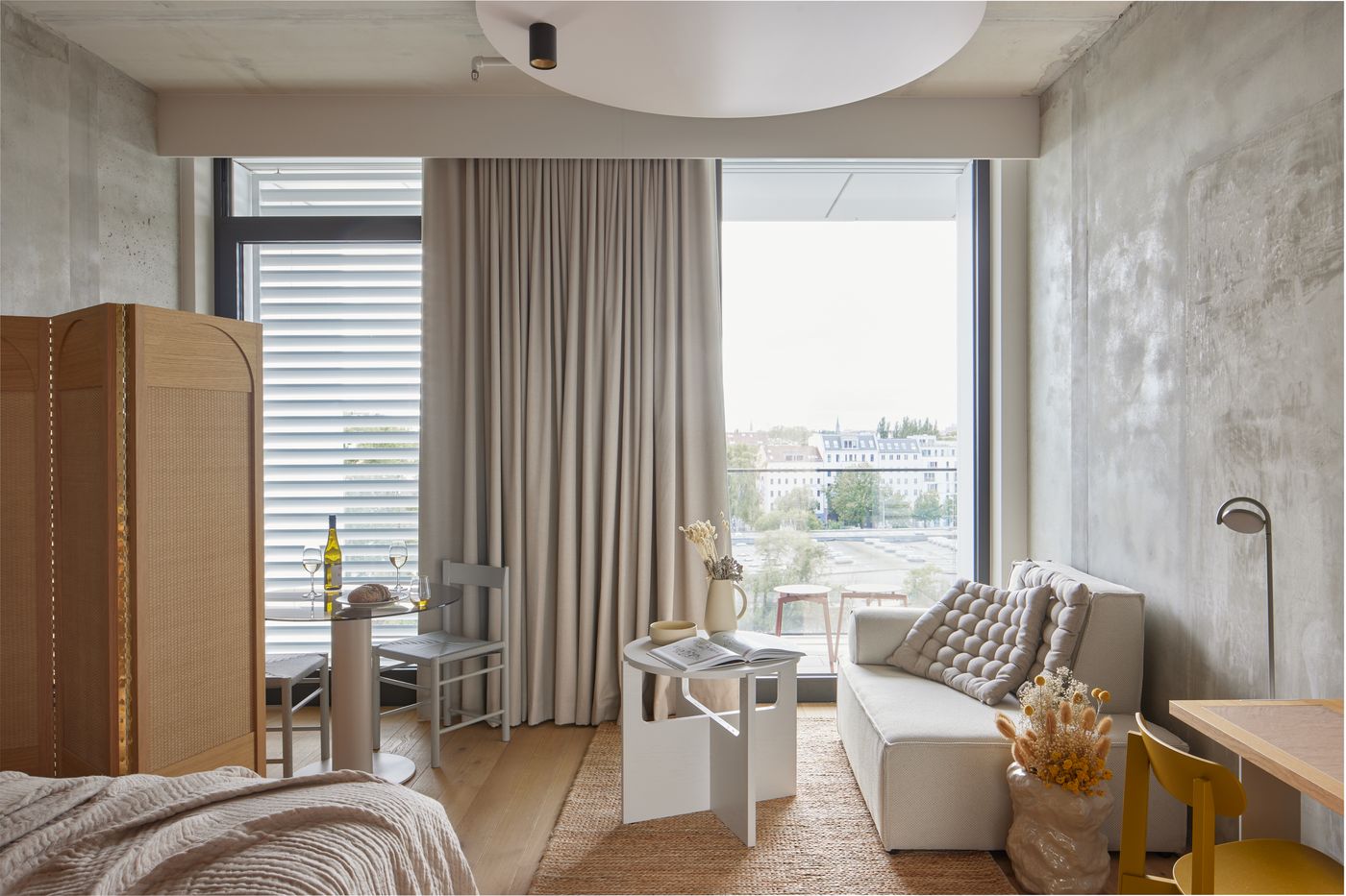 Locke-at-East-Side-Gallery--Friedrichshain-Room-20