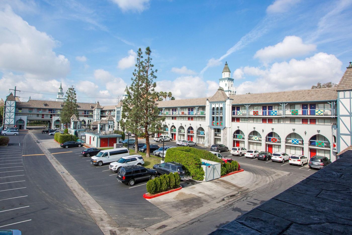 Castle-Inn-and-Suites-General-view-35