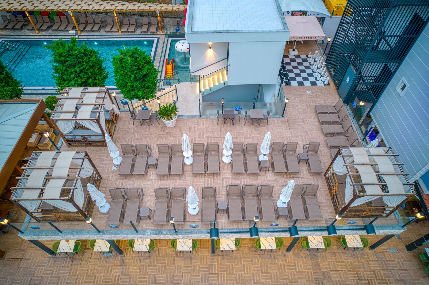 Big-Blue-Suite-Hotel-Terrace-13