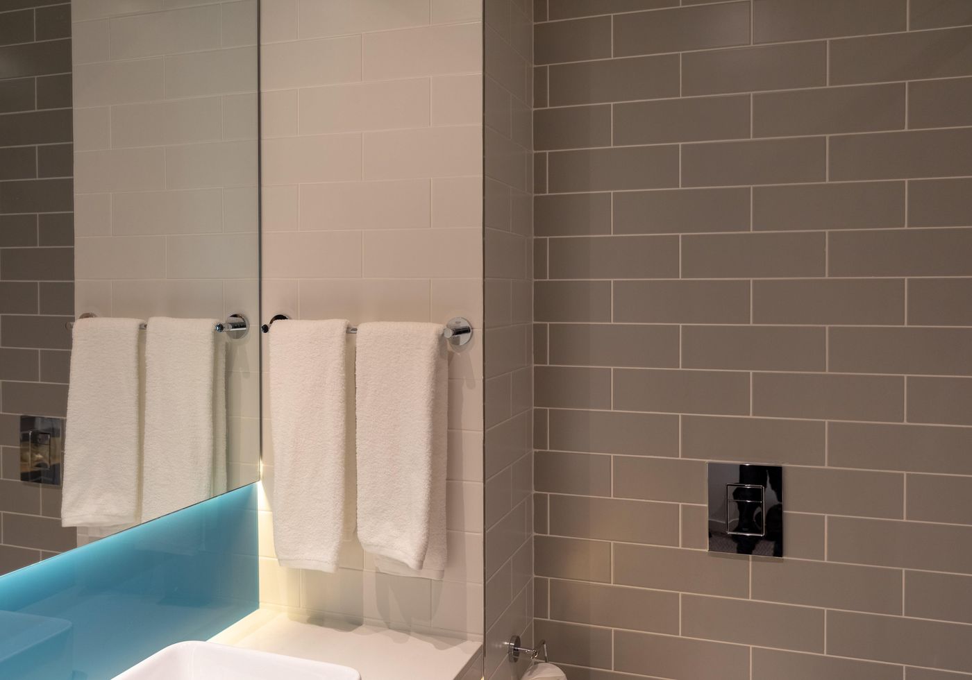 Holiday-Inn-Express-Lisbon---Plaza-Saldanha-Room-29