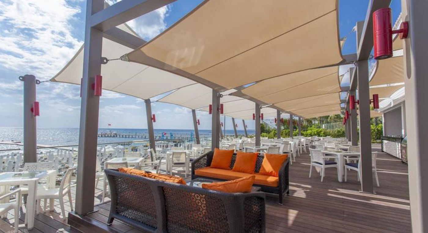 The-Sense-De-Luxe-Hotel-Terrace-64