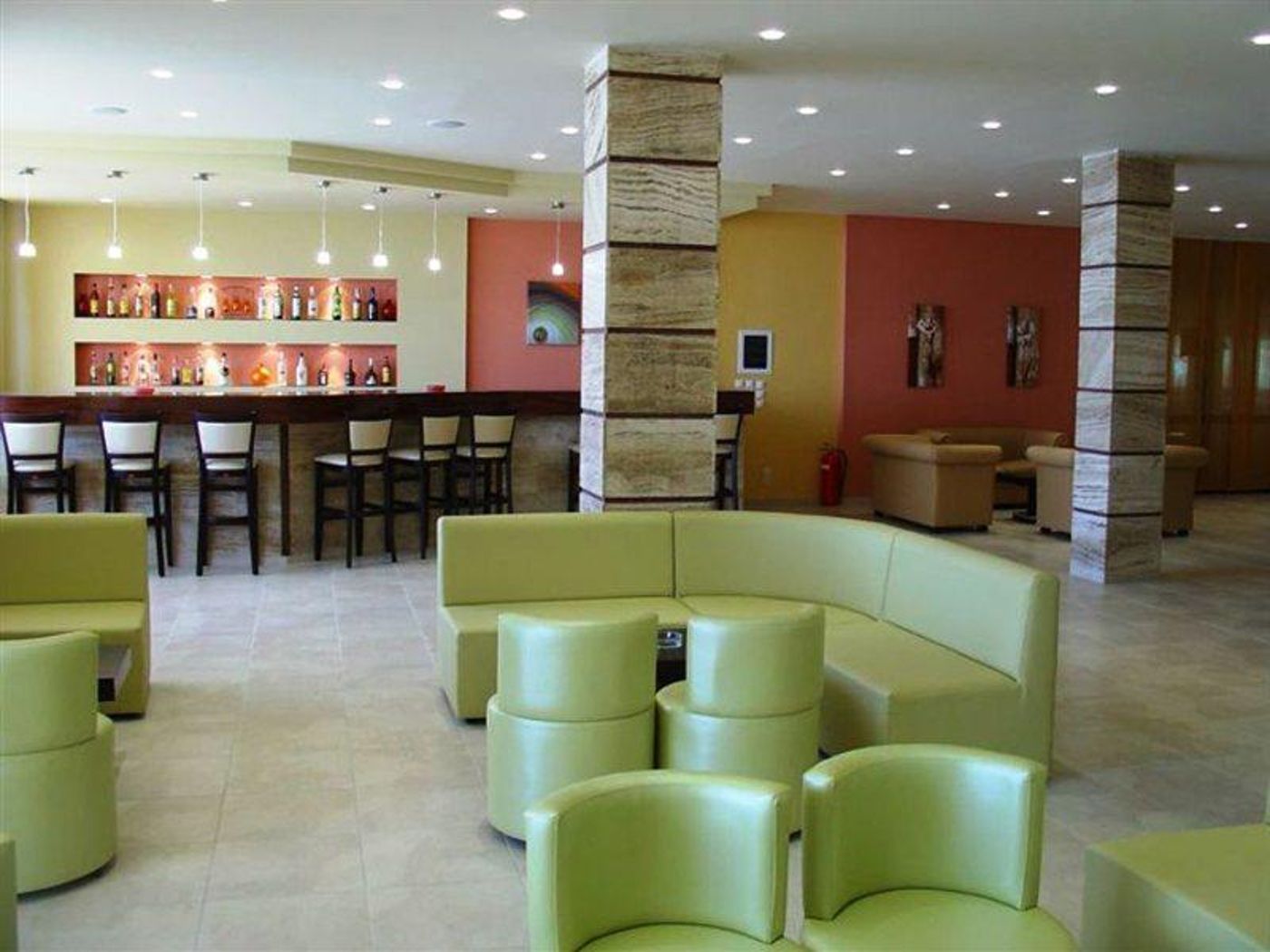 Golden-Sands-Lobby-12