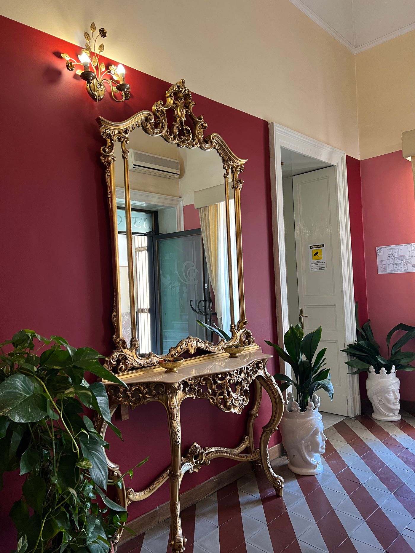 Hotel-Valentino-Lobby-8