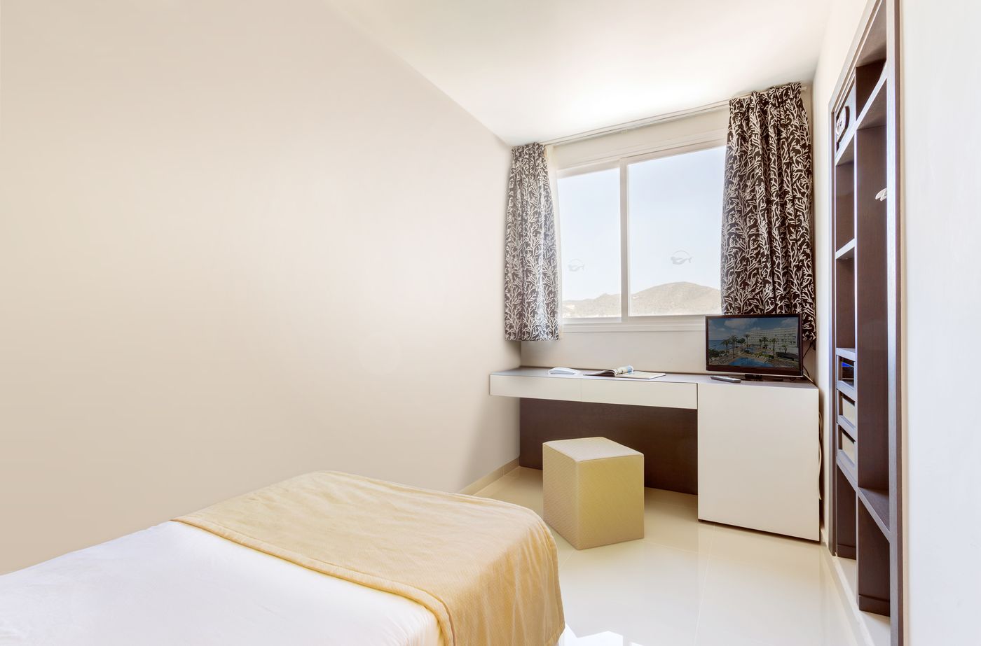 The-Ibiza-Twiins-Room-43