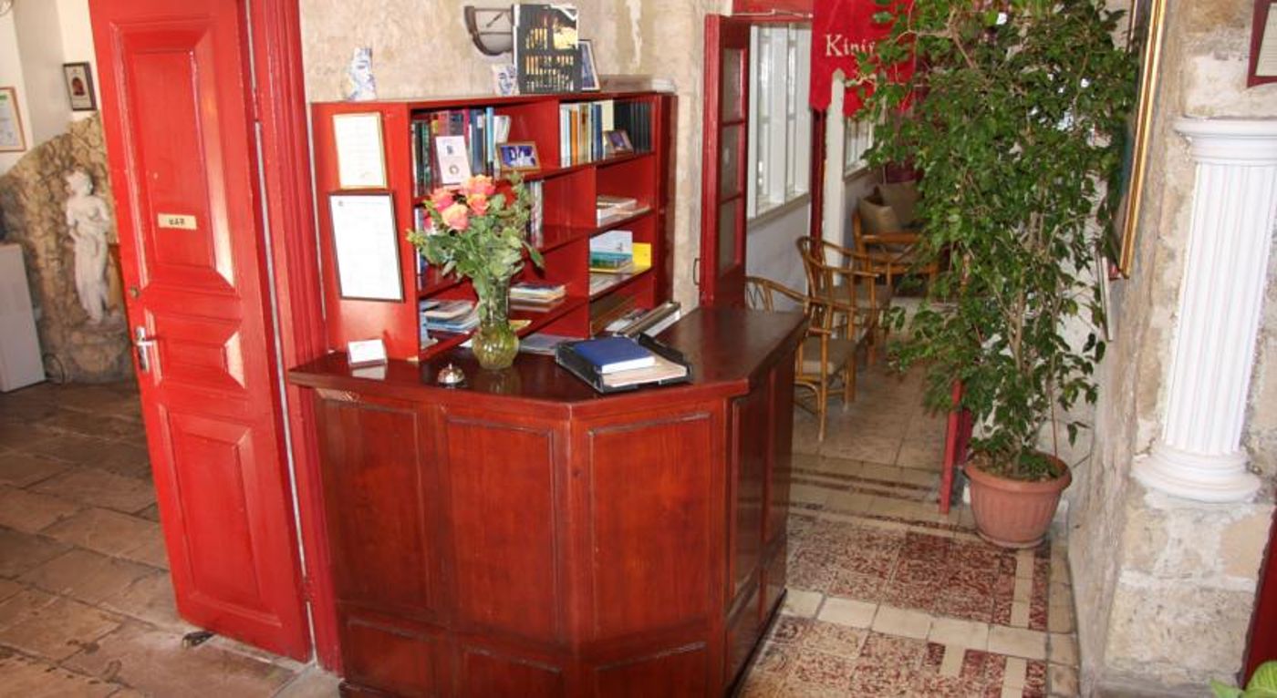Kiniras Traditional Hotel