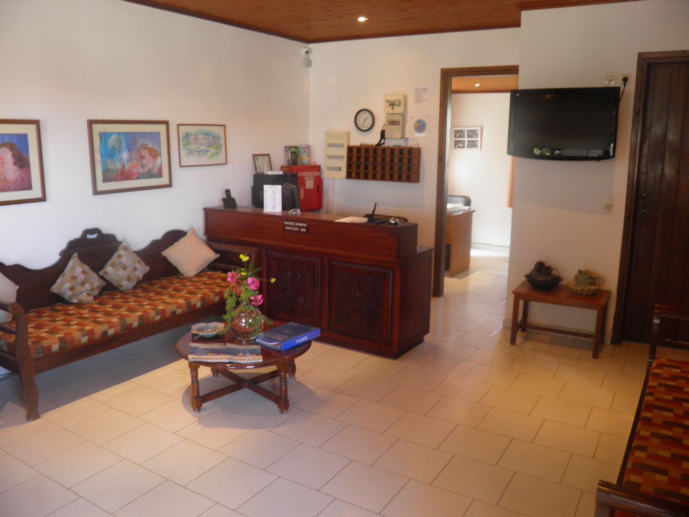 Ledra-Maleme-Lobby-51