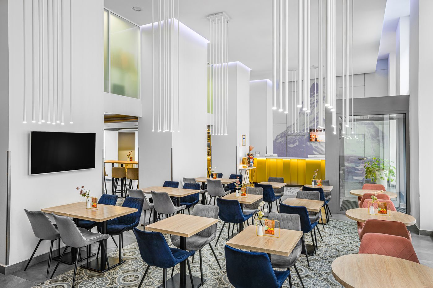 Hotel-12-Revay-Hotel-Lobby-12