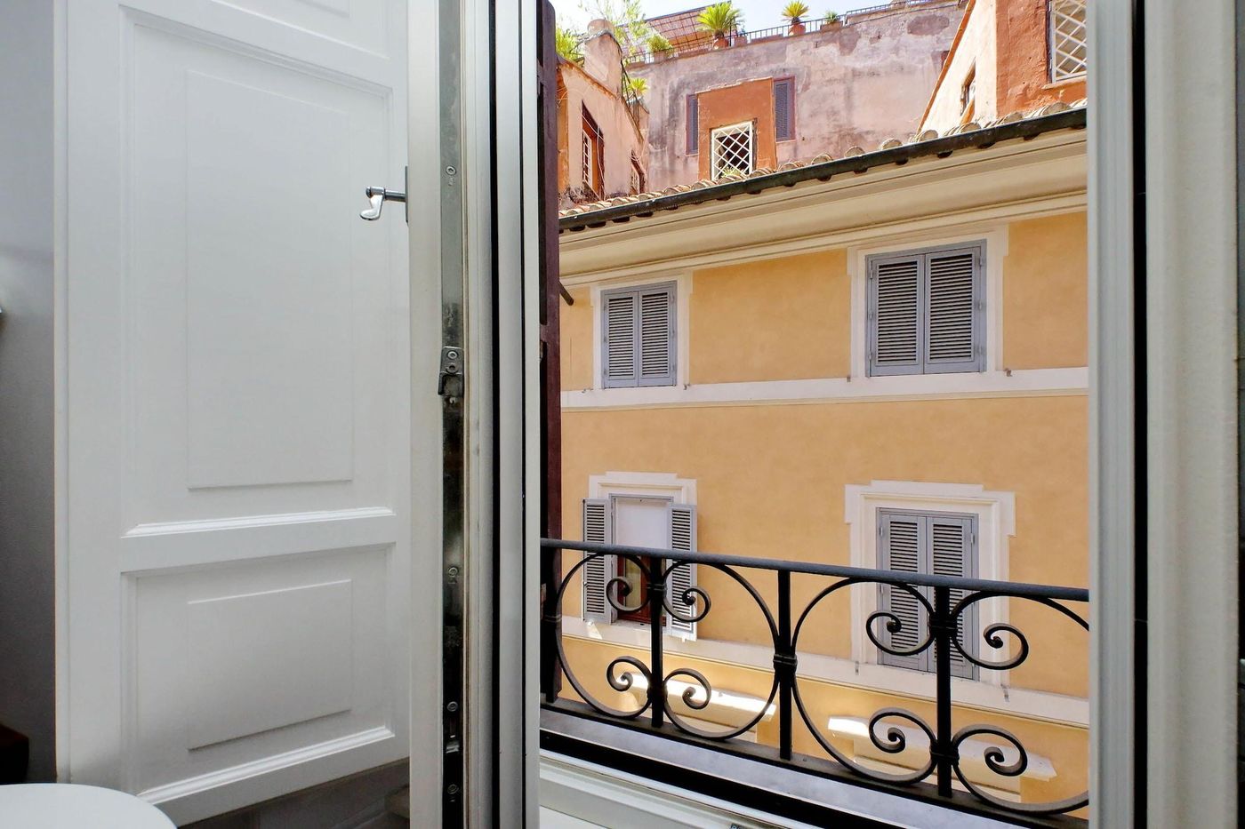 Youroom-Carrozze-Room-1