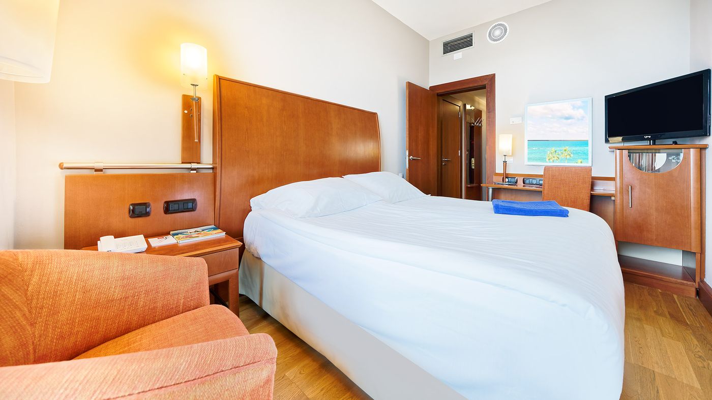 Bull-Reina-Isabel---Spa-Room-20