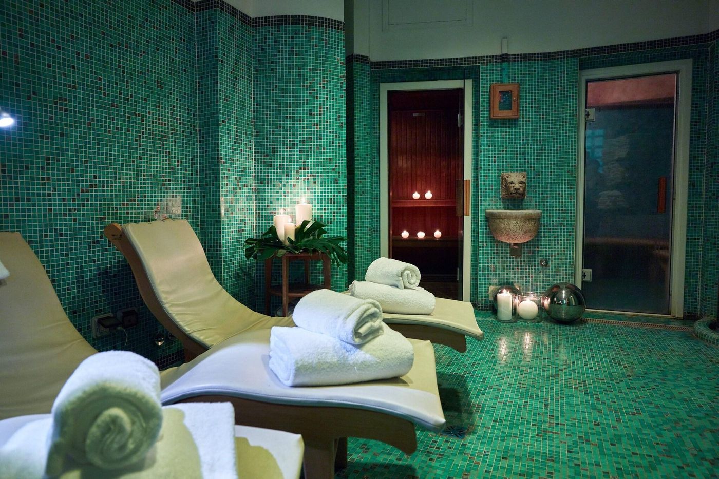 Autograph-Collection-Sina-Villa-Medici-Sports-and-Entertainment-70